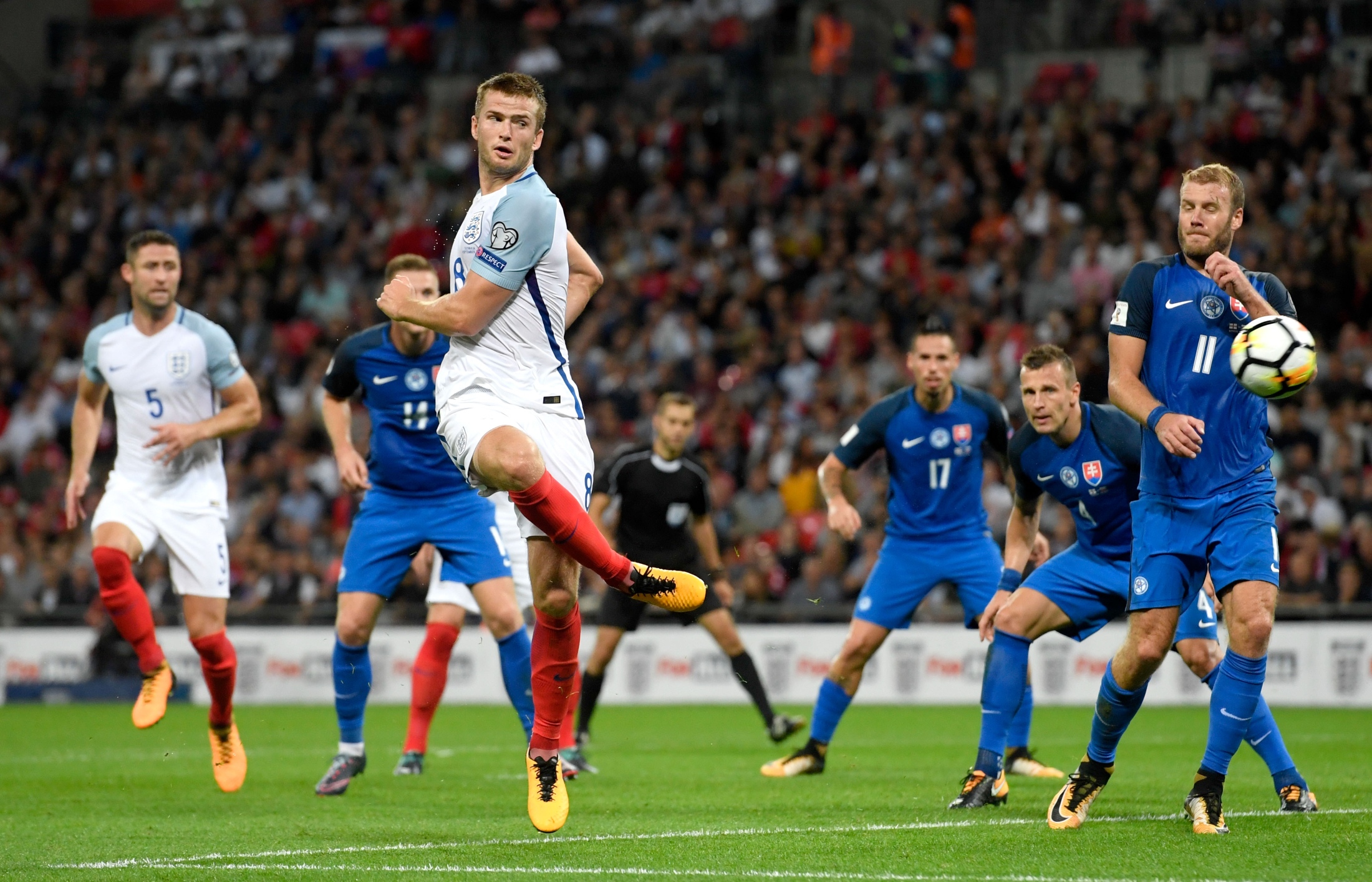 迫使对手更 迫使对手更