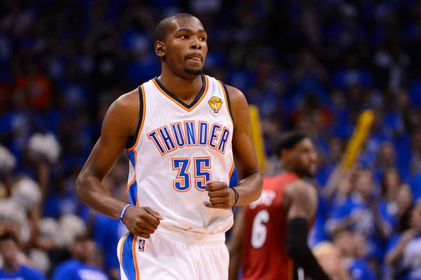 己的角色定 己的角色定