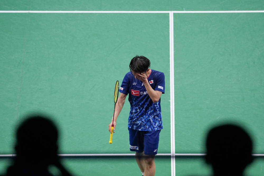 他背后有坚 他背后有坚