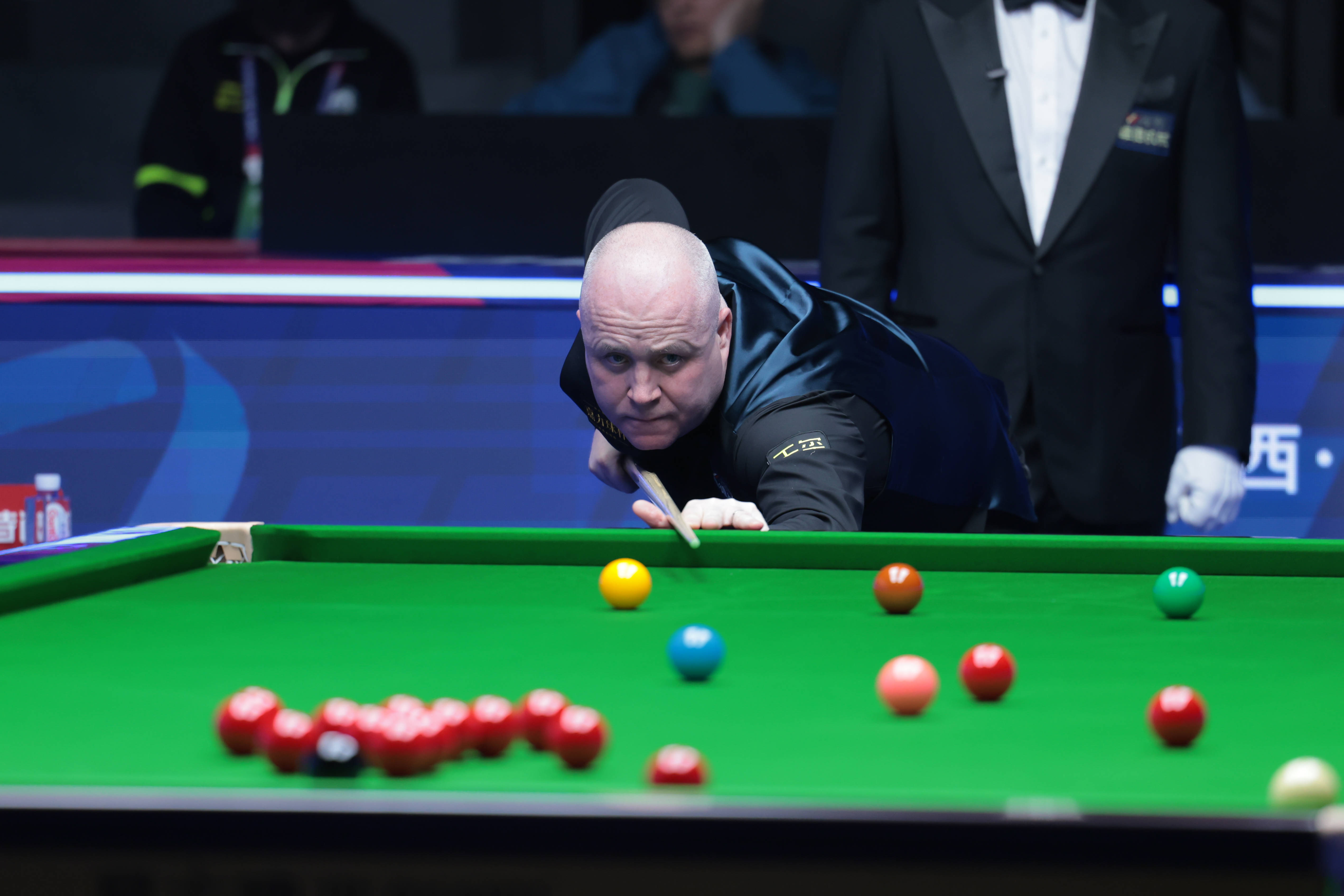 广东男篮在俱乐部杯赛中以90-70战胜广州男篮，小将王洪泽表现突出，阵容实力强劲。